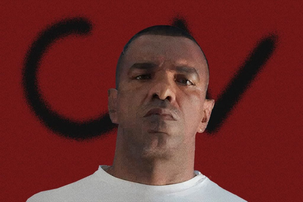 Foto Do Chefe Do Cv Com Fundo Vermelho