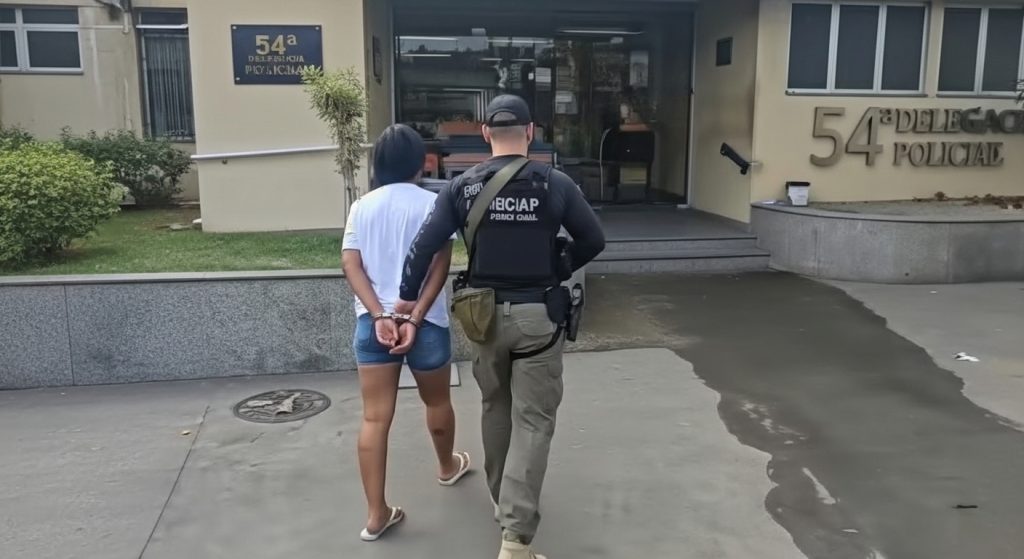 Rainha Dos Taxistas, Mulher Algemada, Delegacia, Policial Penal,