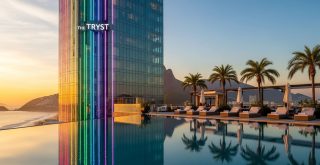hotel, lounge, praia, palmeiras, piscina, cadeiras, prédio,
